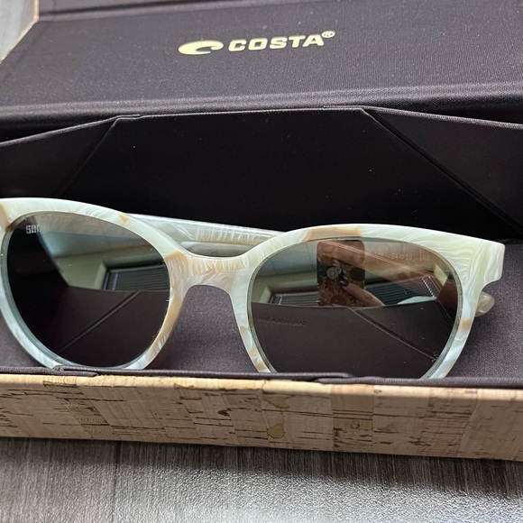 Costa Del Mar Isla Sunglasses with copper silver mirror 580G lenses - Picture 4 of 9